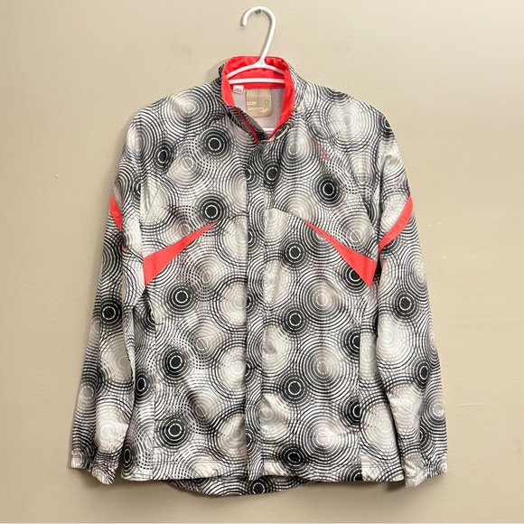 Saucony Black & White Swirl Running Jacket with Vibrant Coral Accents - Picture 1 of 16